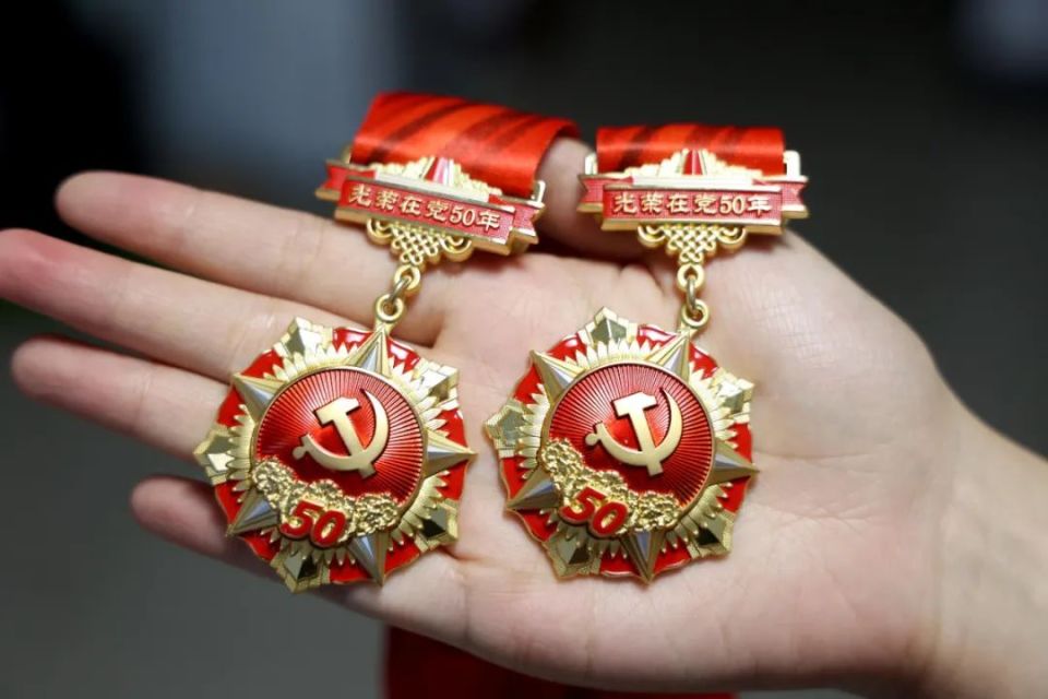 石家庄最新50年纪念章回收价值方法分析(最方便真实的石家庄50年纪念章价值多少钱方法)